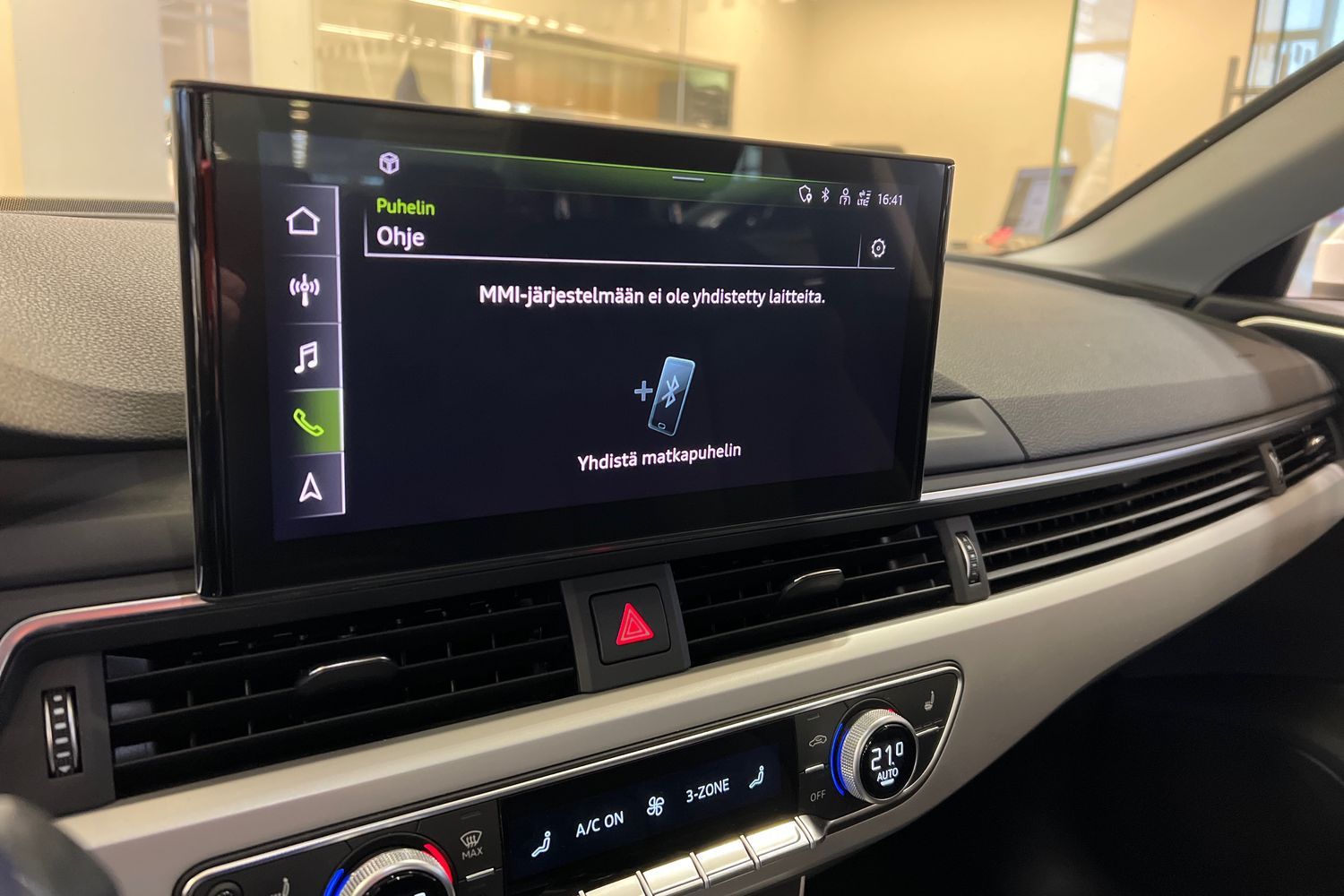 Car image 16