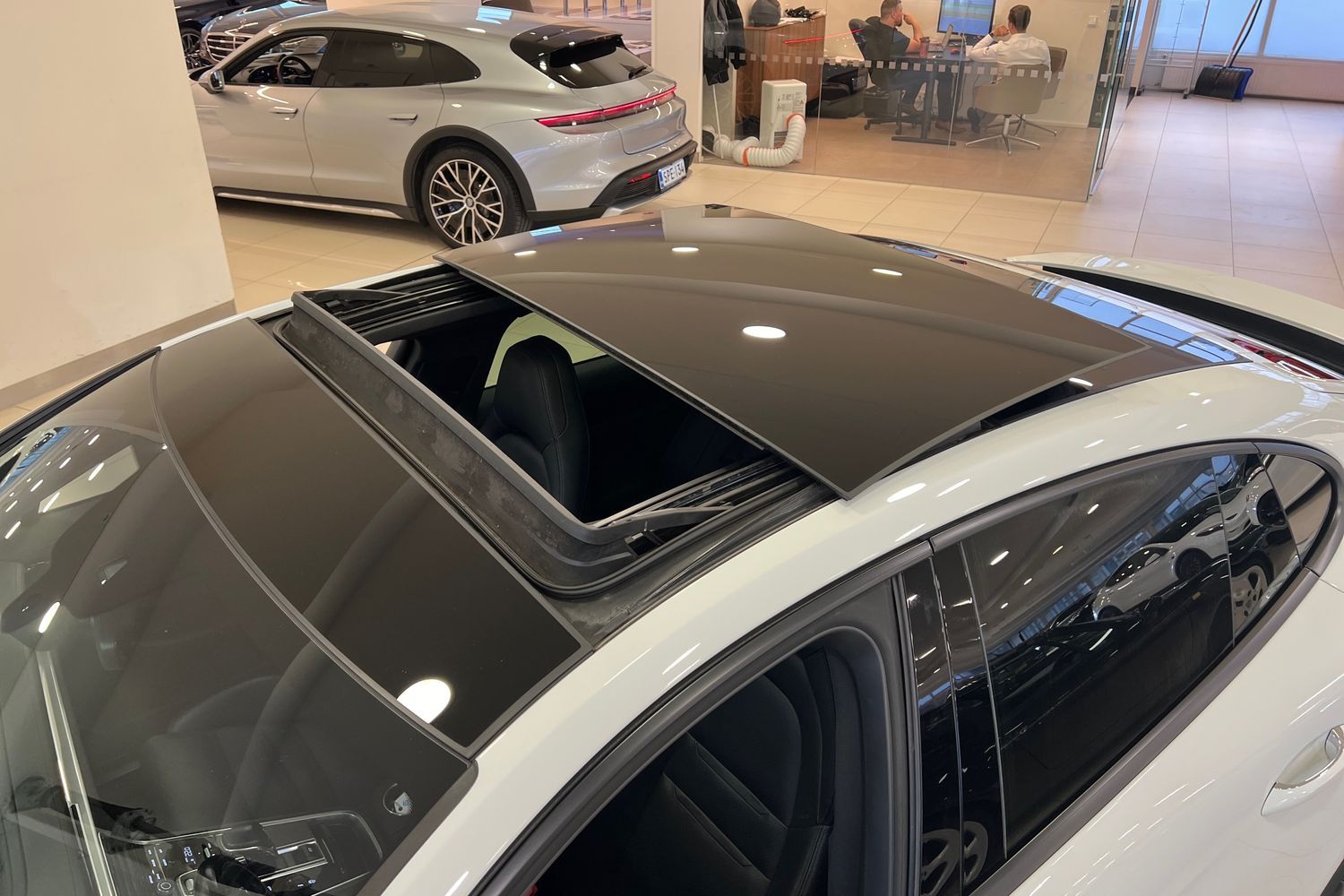 Car image 31