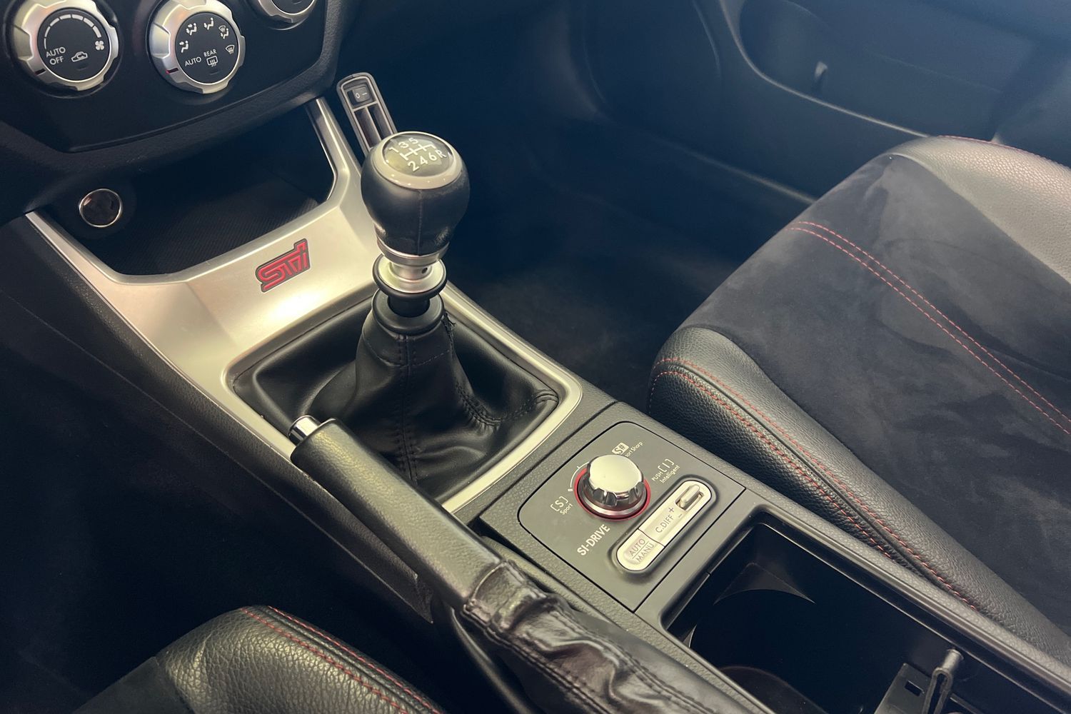 Car image 12
