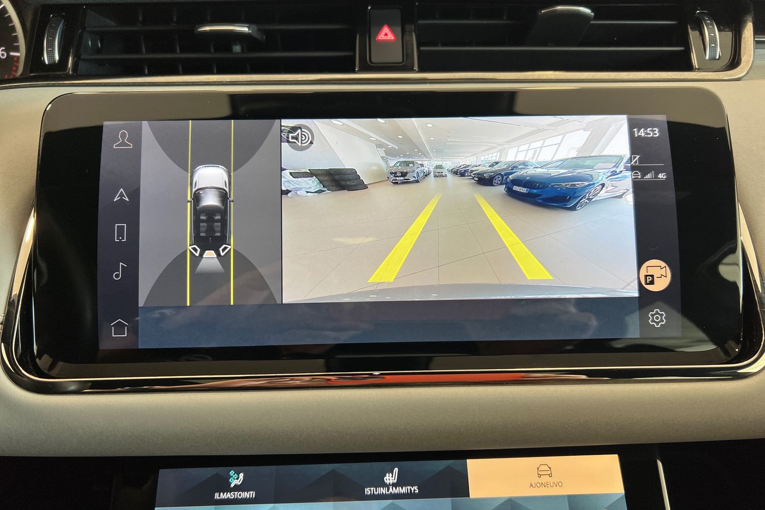 Car image 17