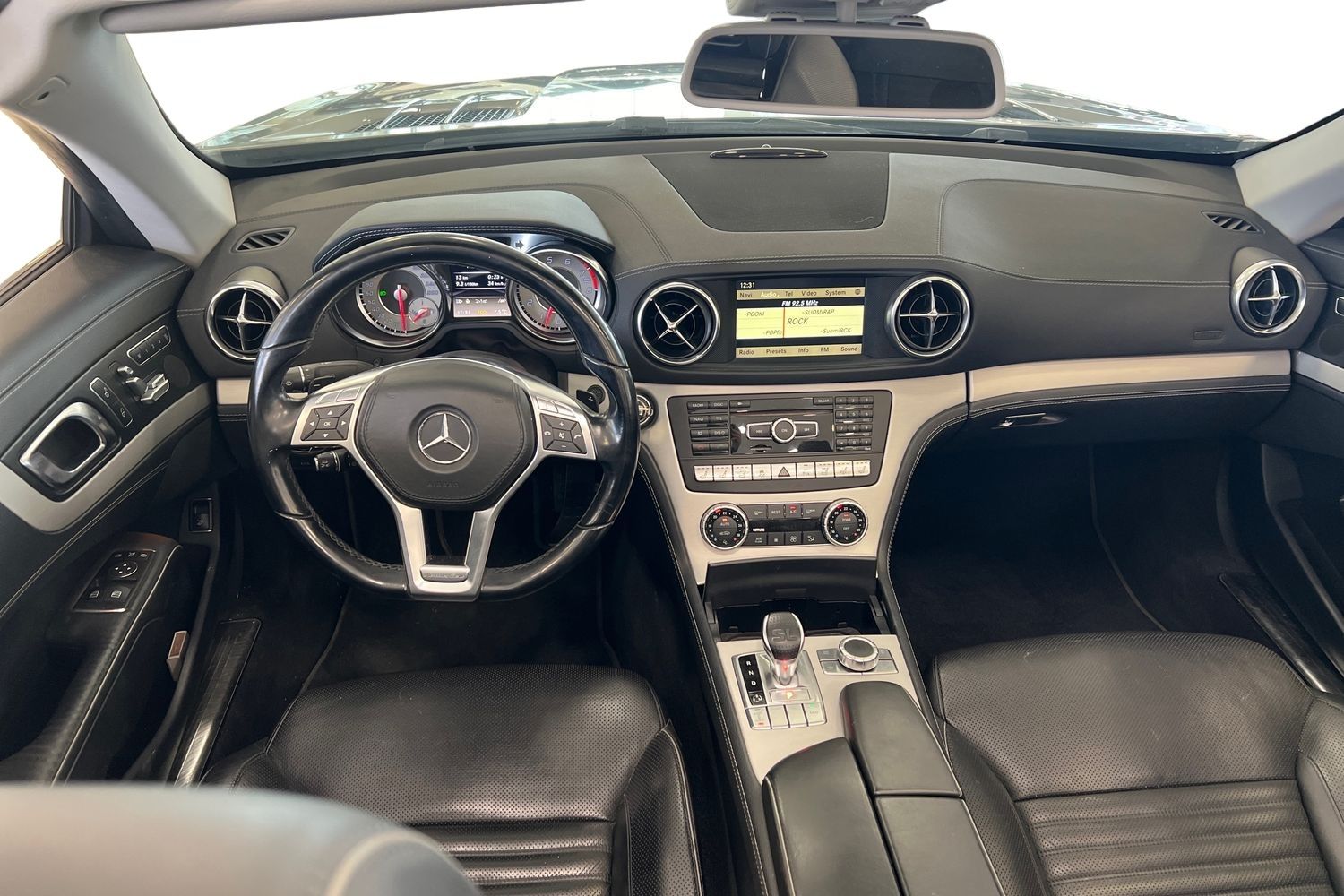 Car image 10