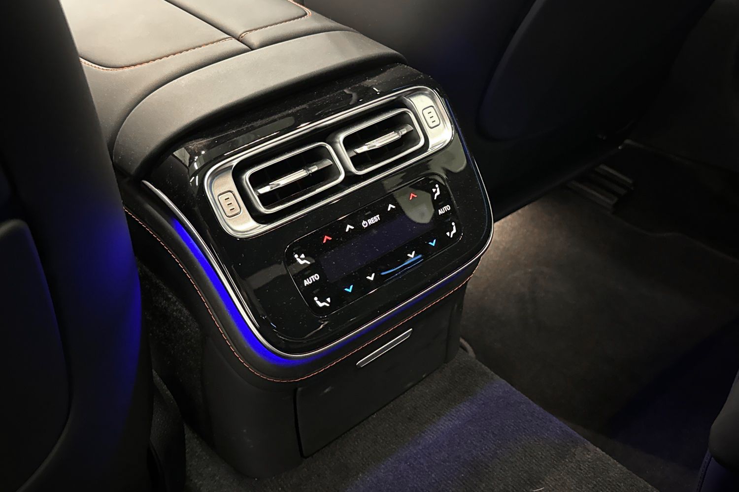 Car image 28