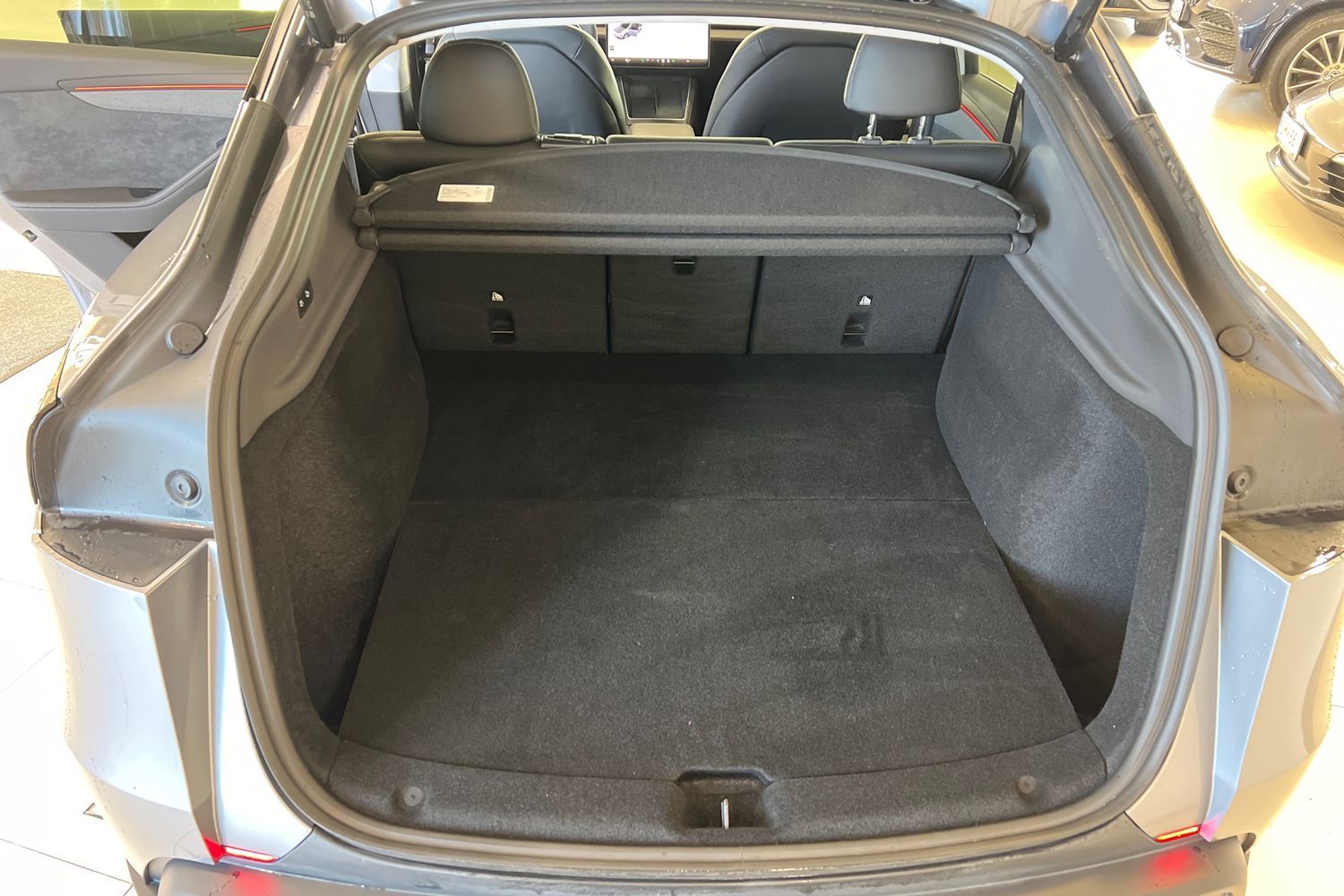 Car image 22