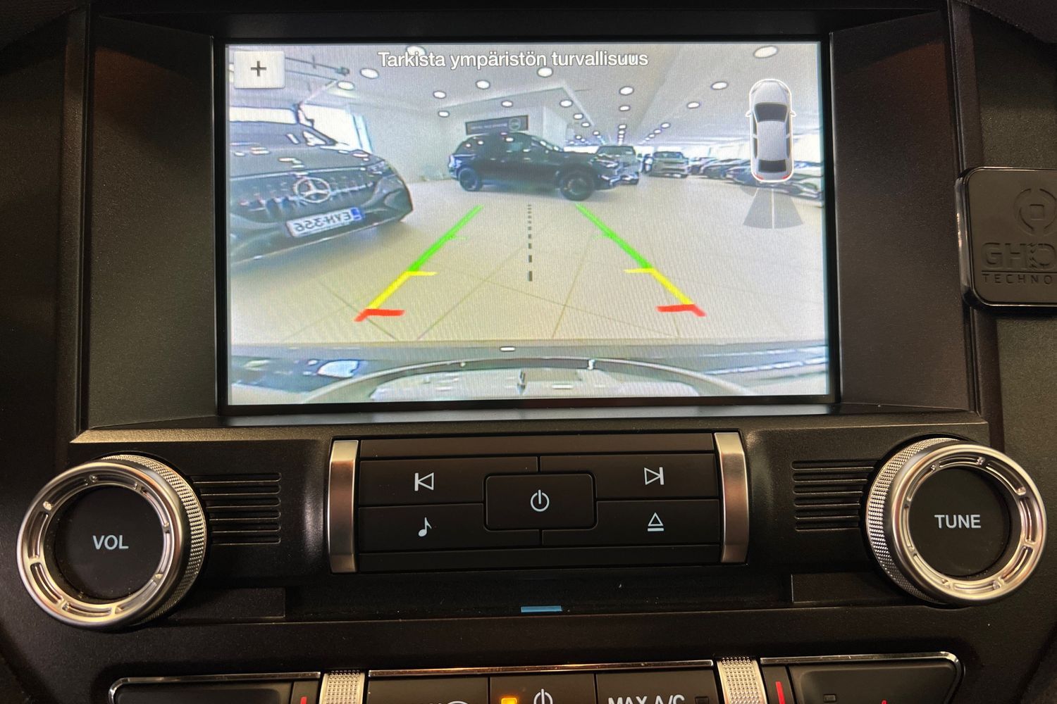 Car image 17