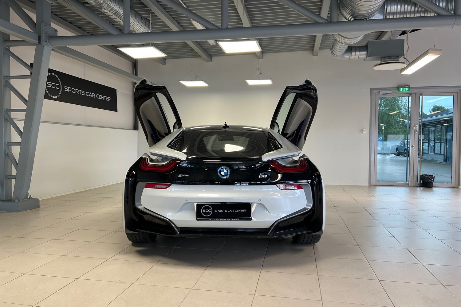 Car image 26