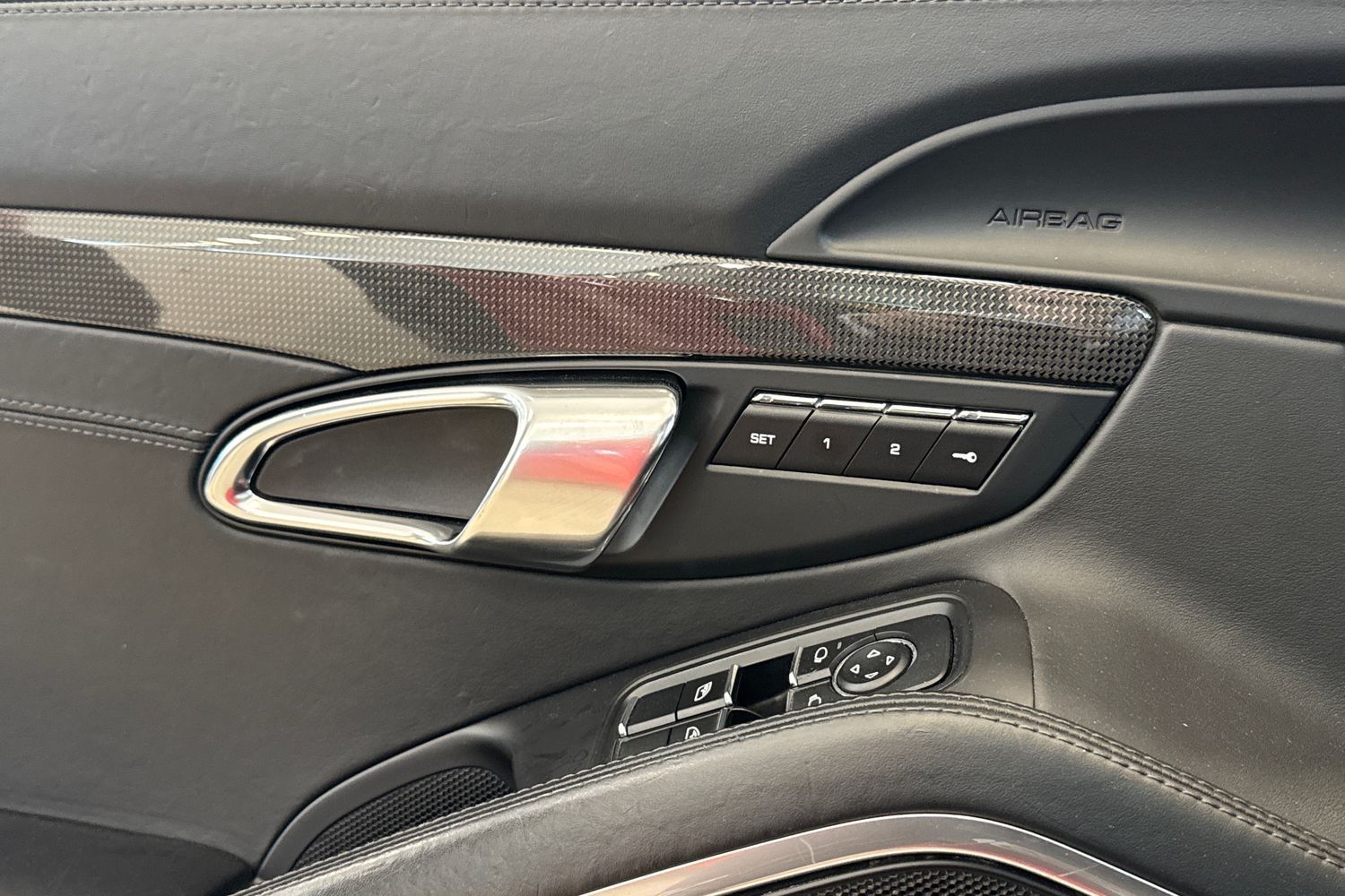 Car image 25