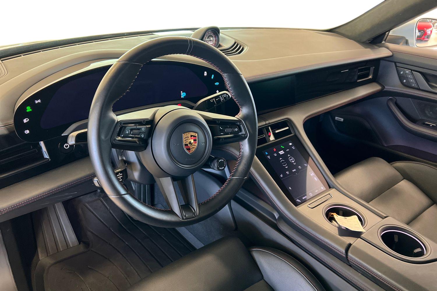 Car image 8