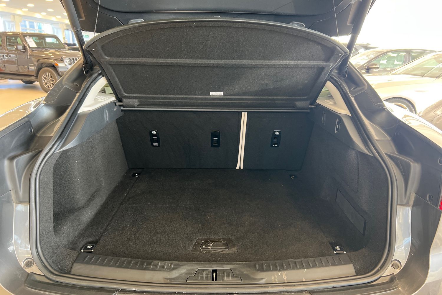 Car image 22