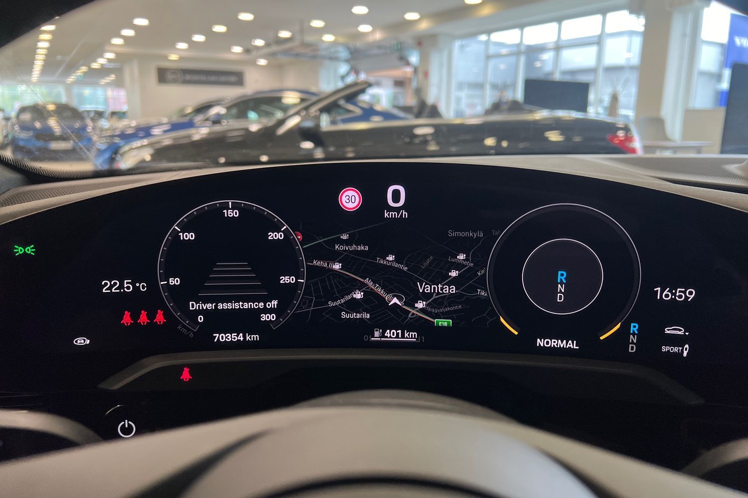 Car image 18