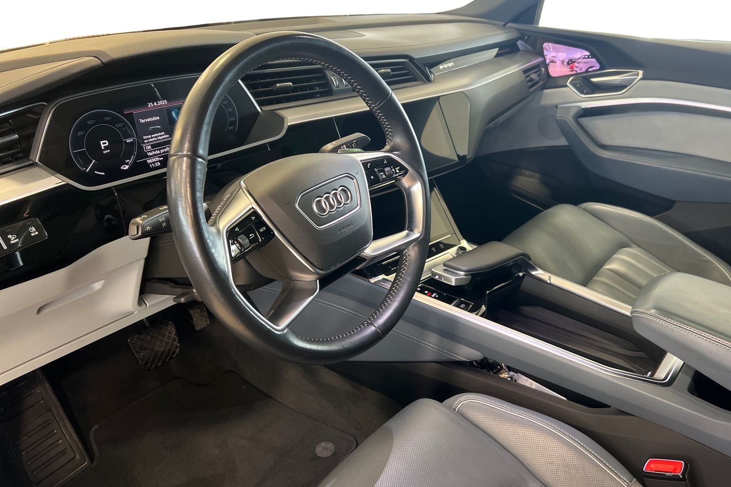 Car image 8