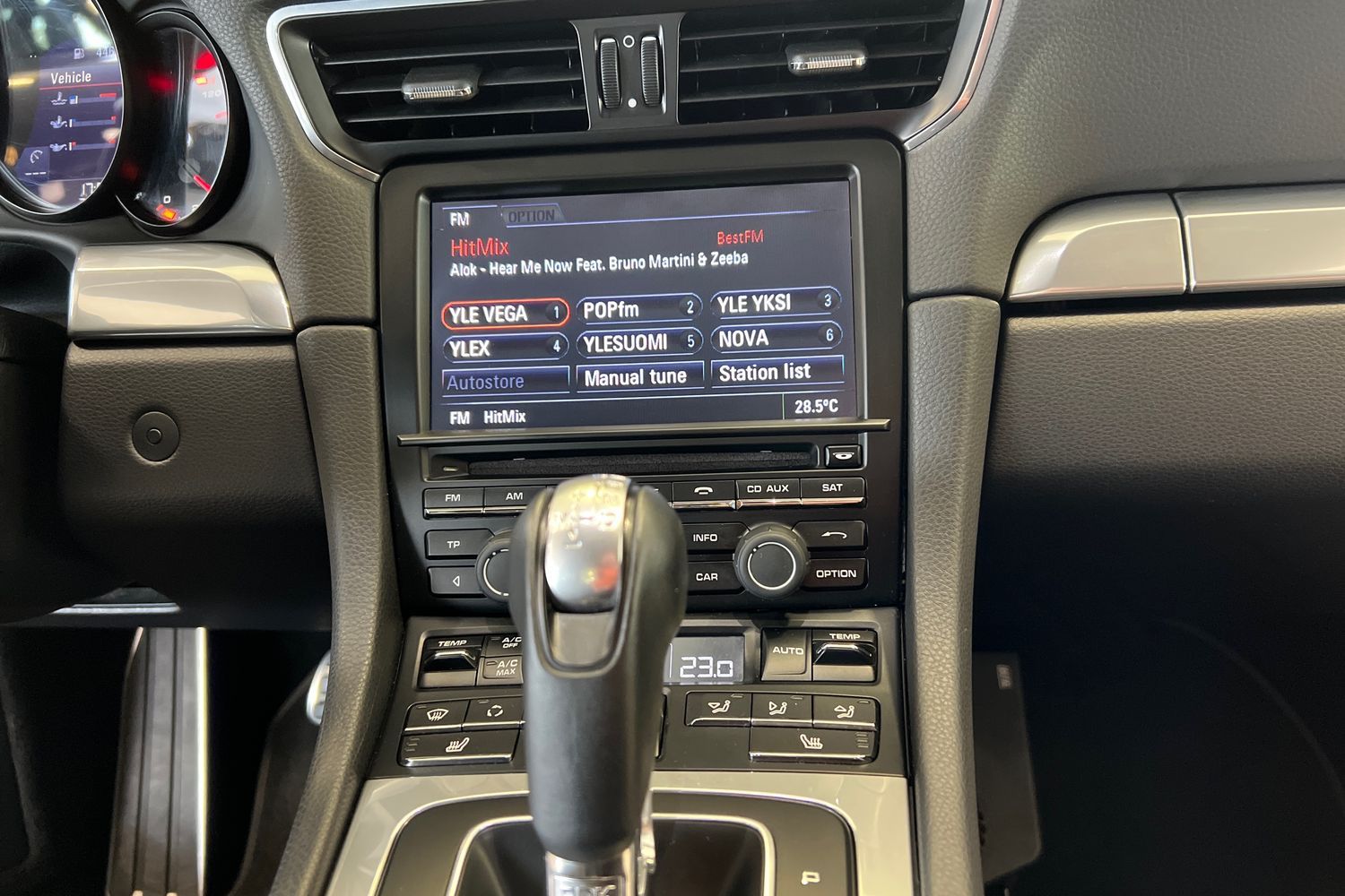 Car image 13