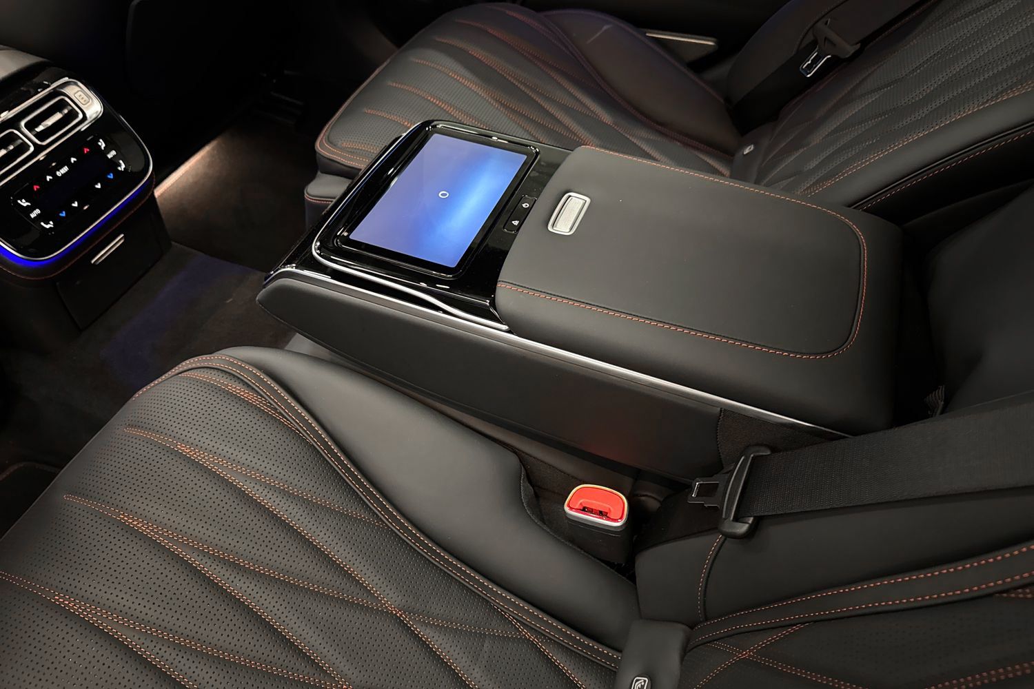 Car image 24