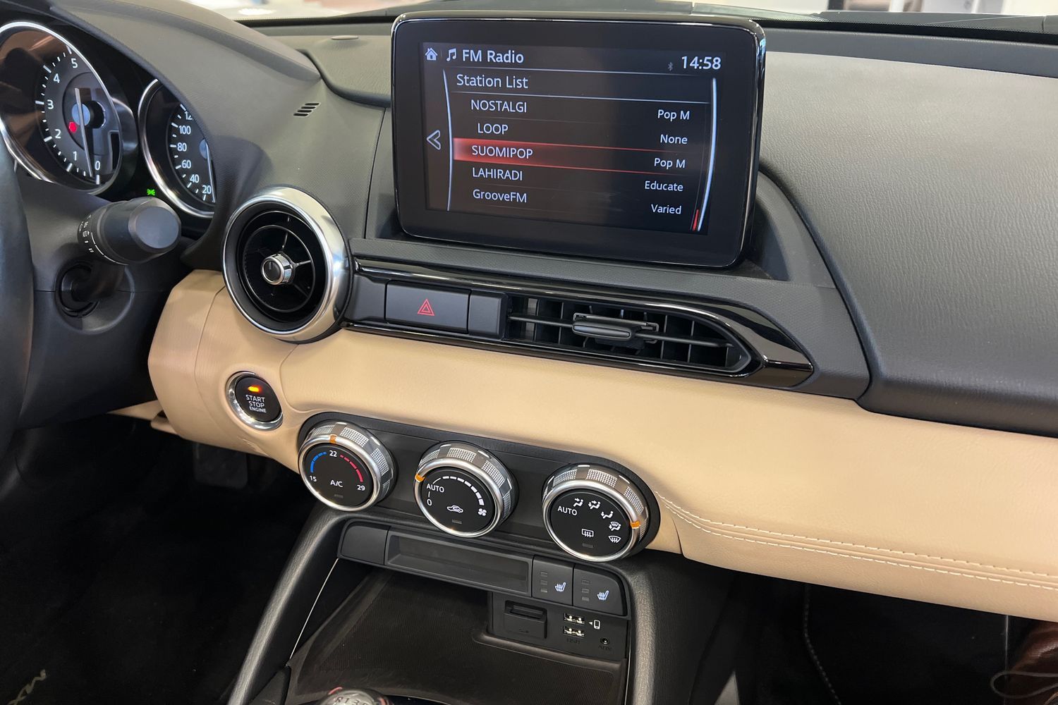 Car image 15