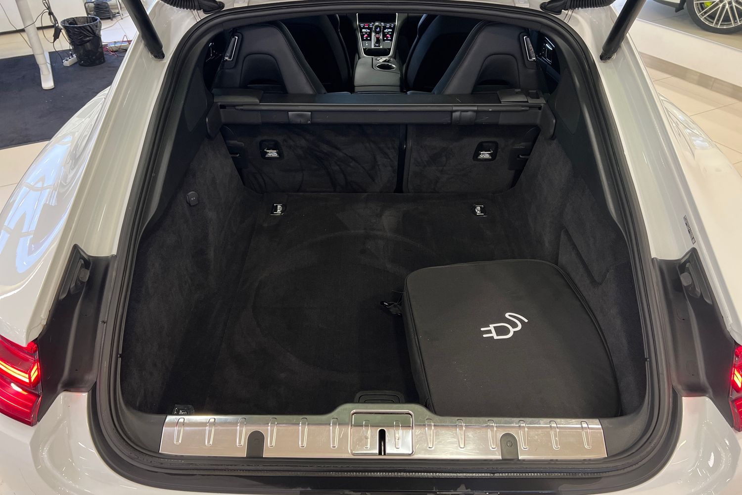 Car image 23
