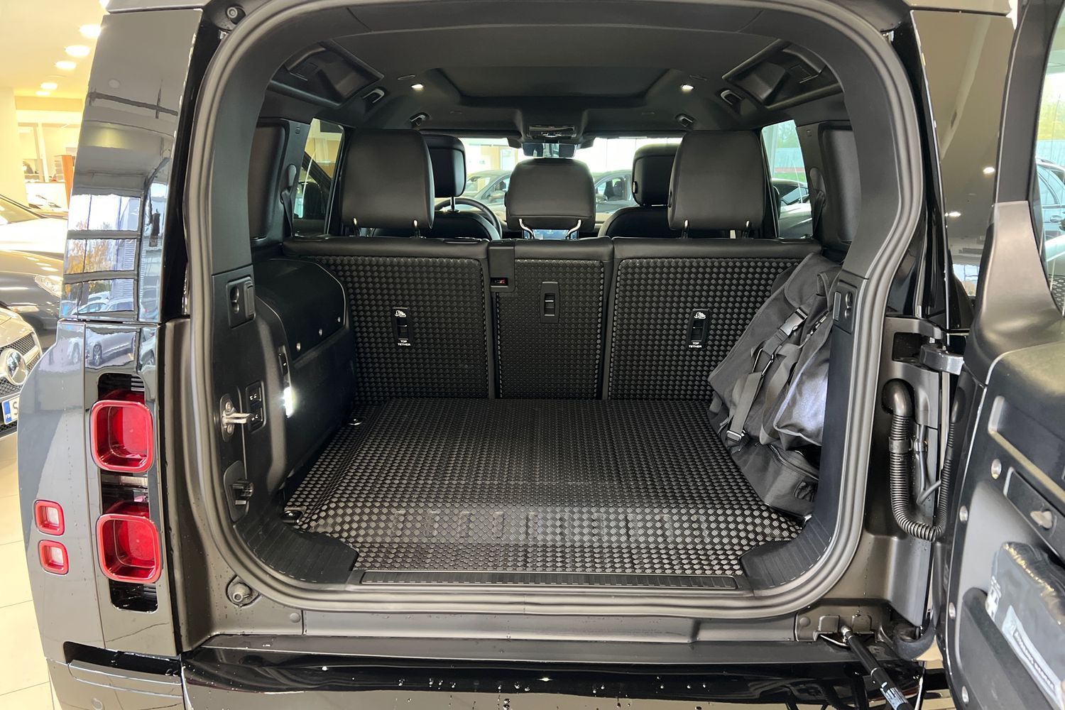 Car image 22