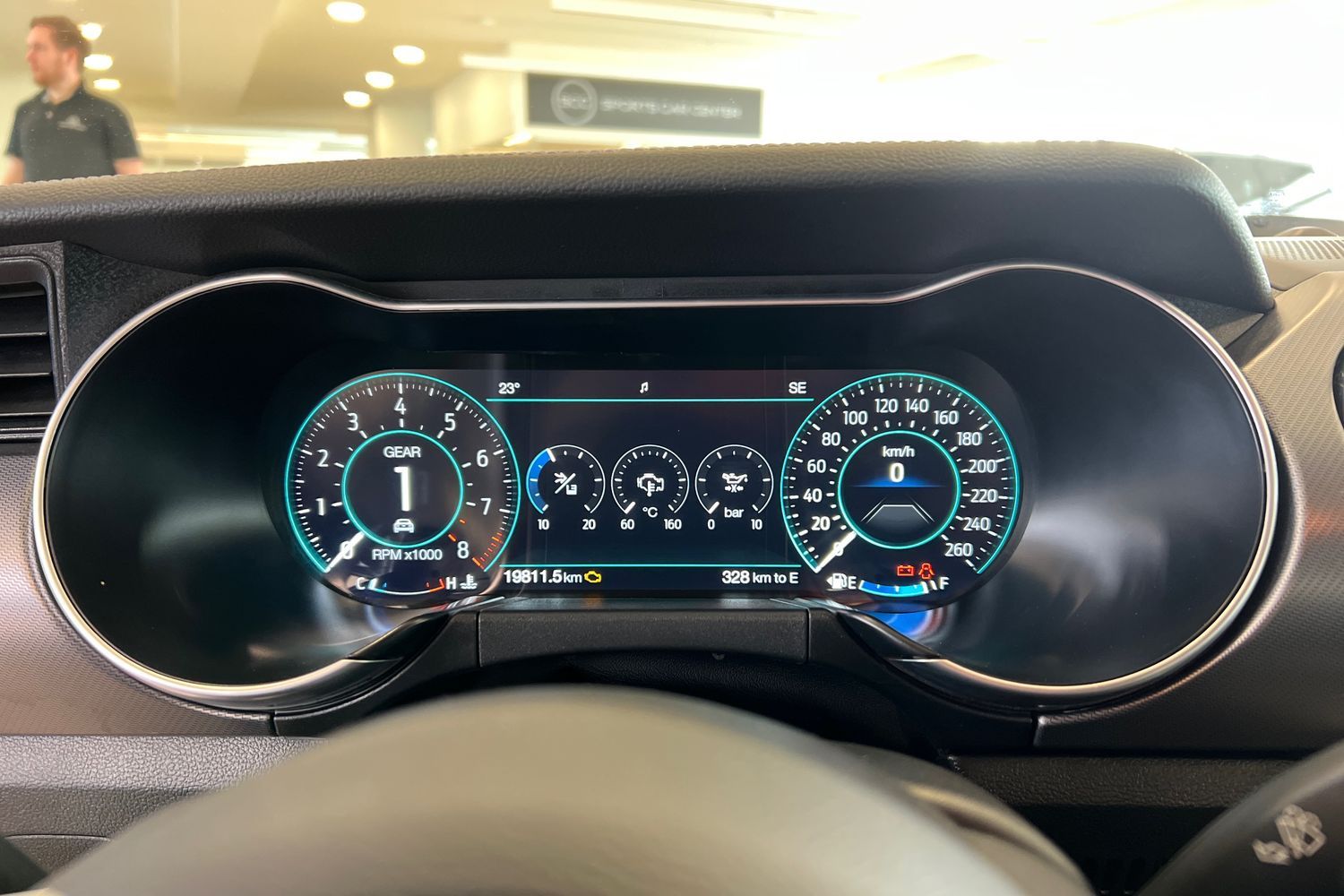 Car image 18