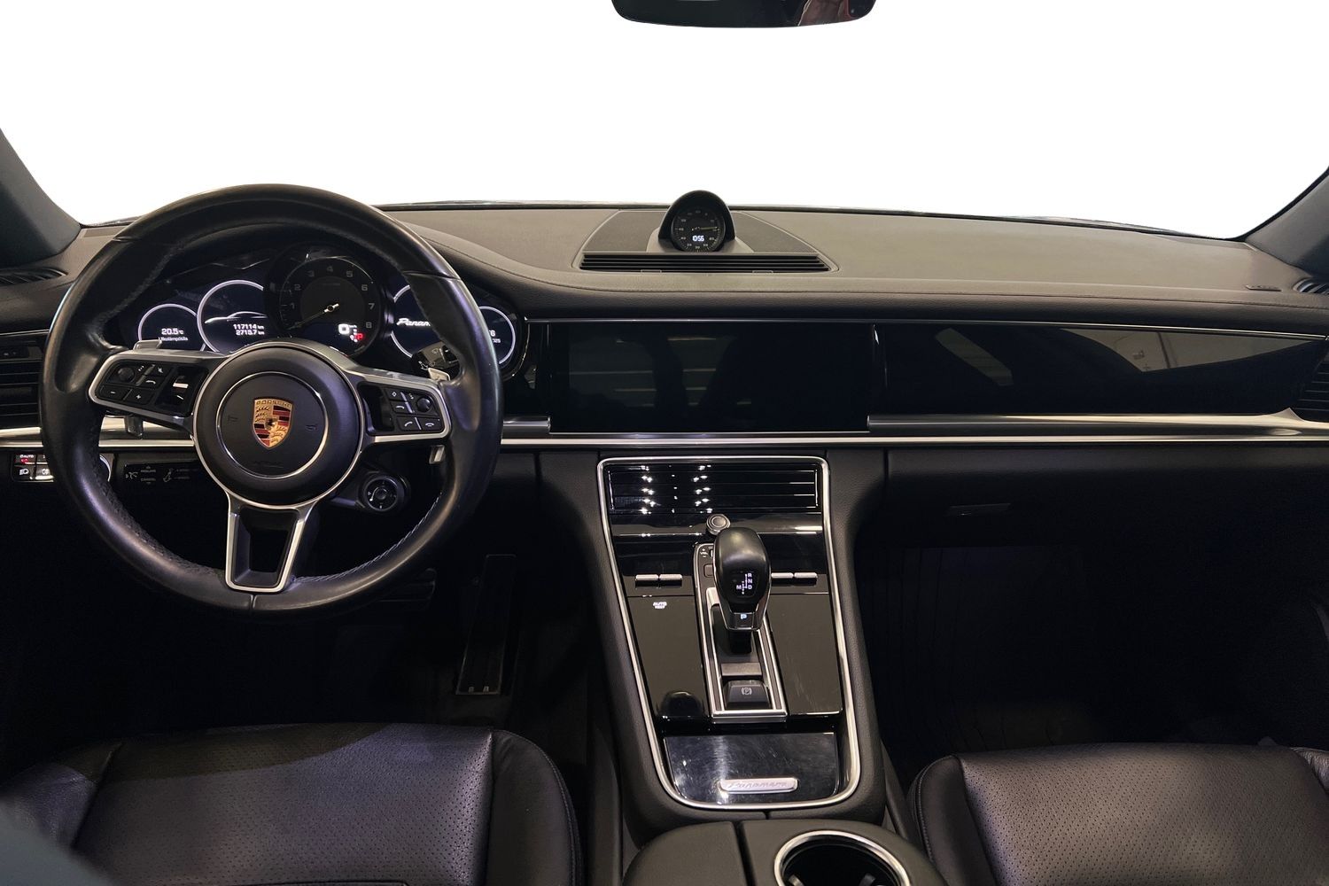 Car image 10