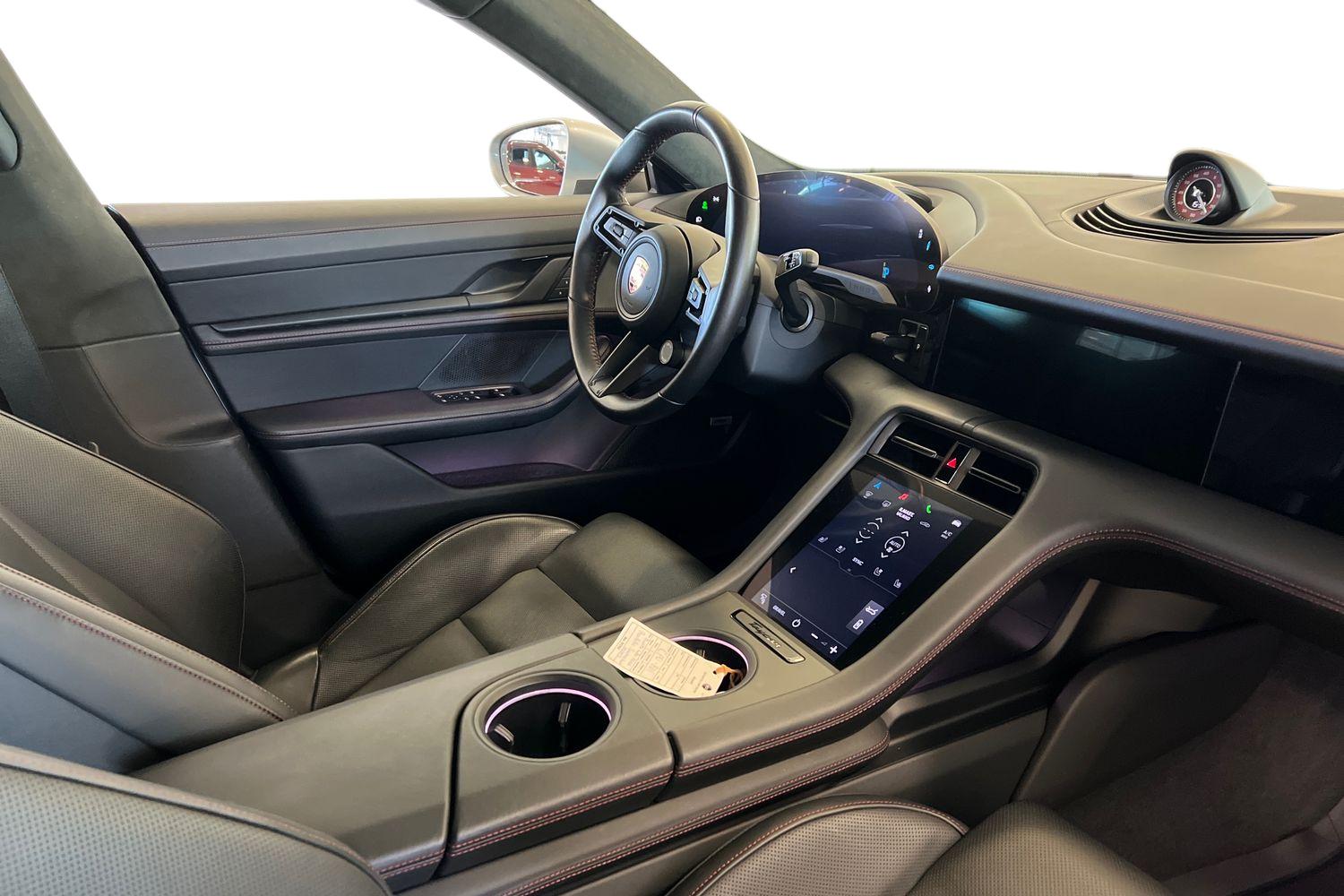 Car image 11