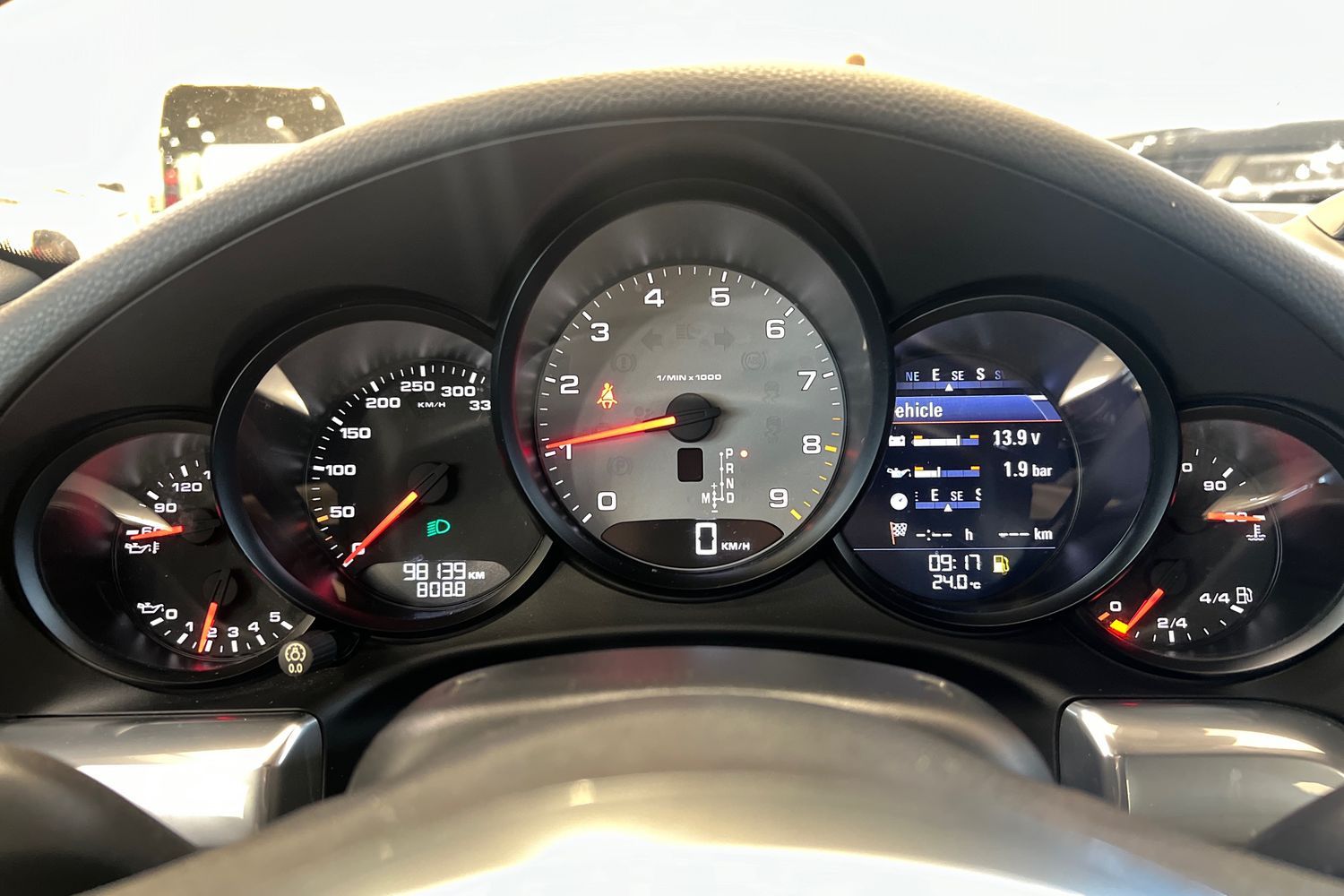Car image 18