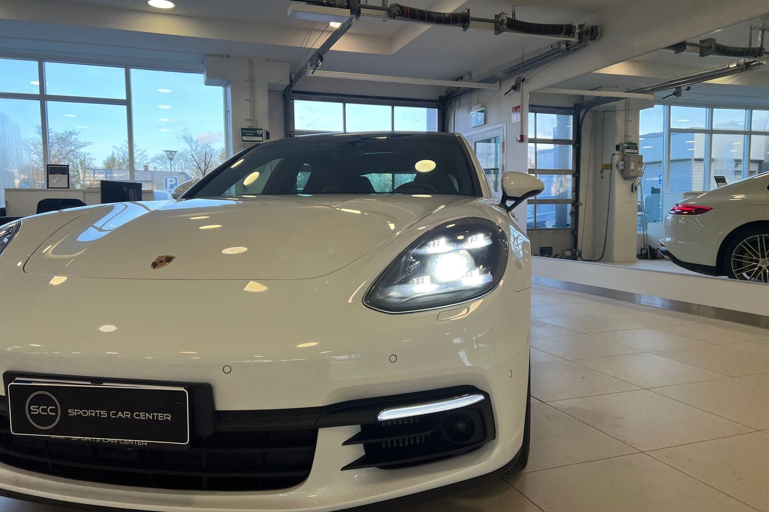 Car image 24