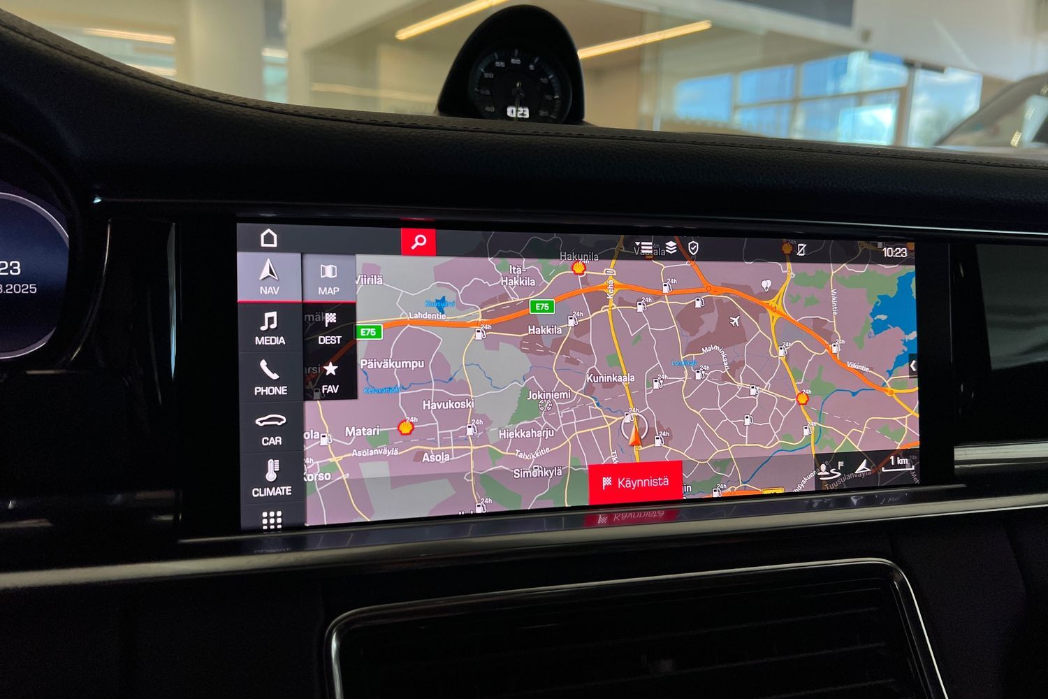 Car image 16