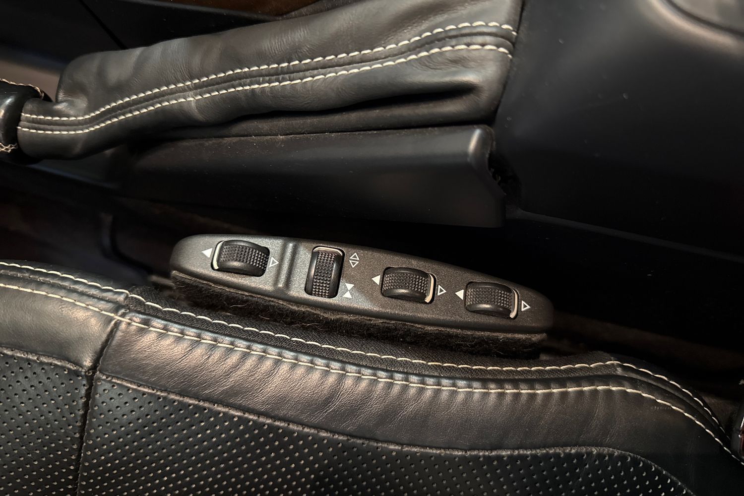 Car image 23