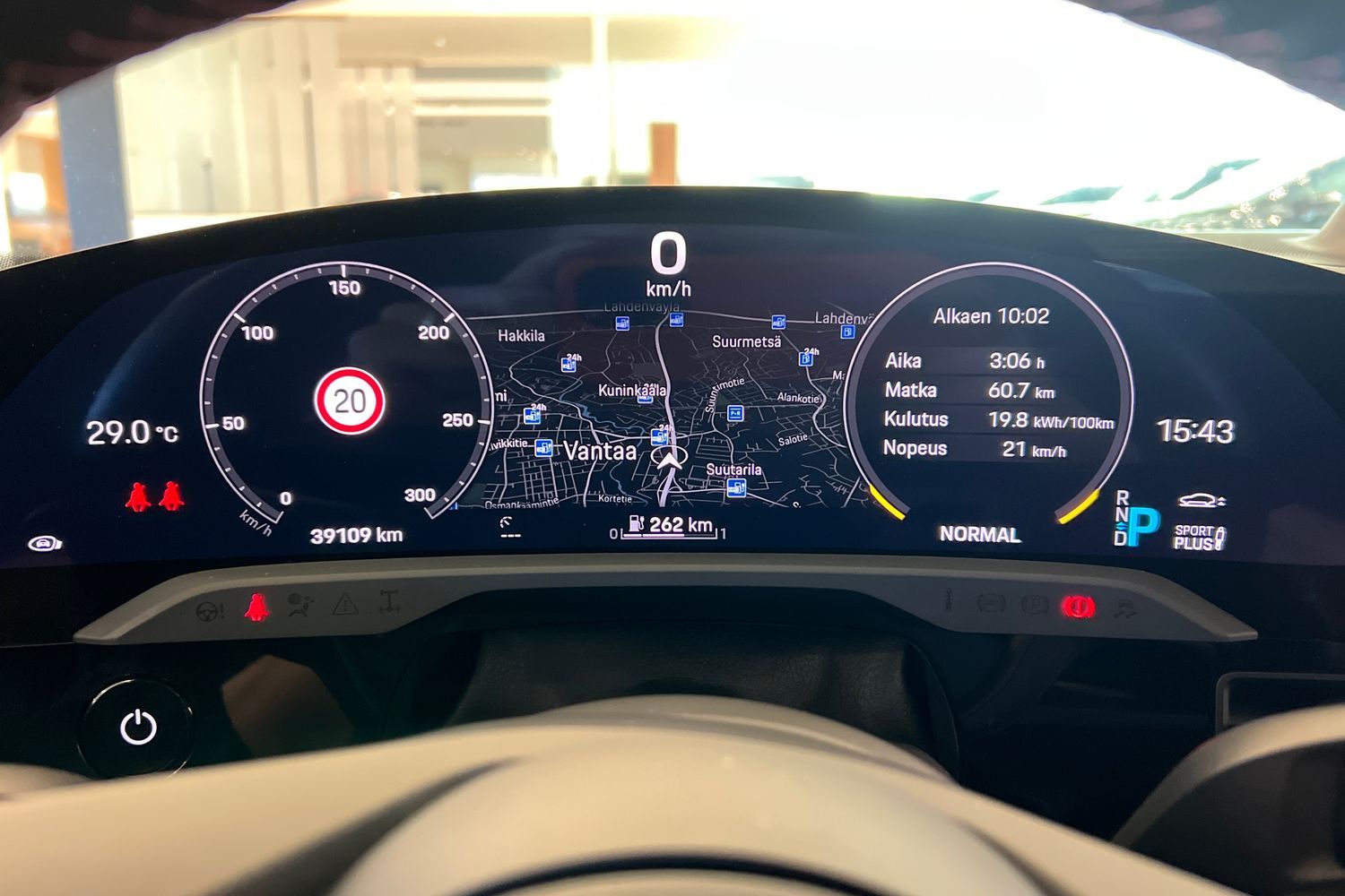 Car image 18