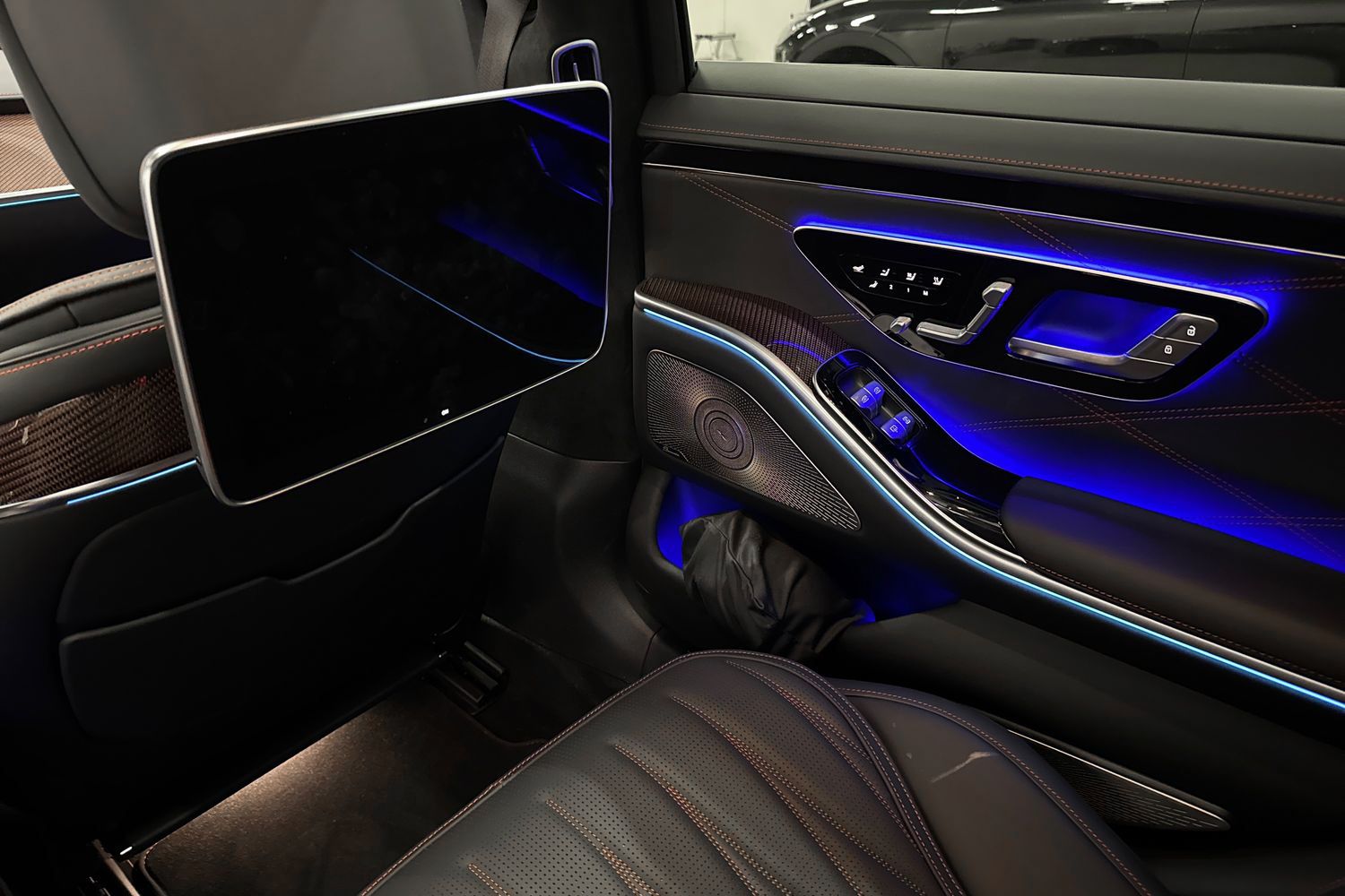 Car image 30
