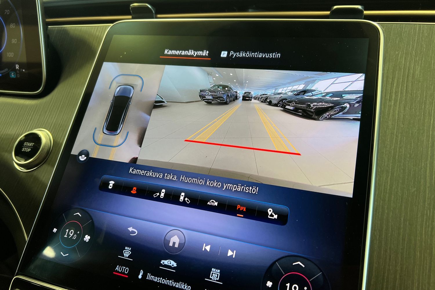 Car image 17