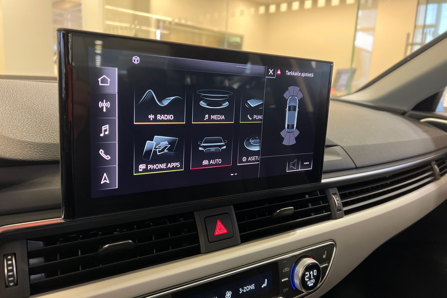 Car image 17