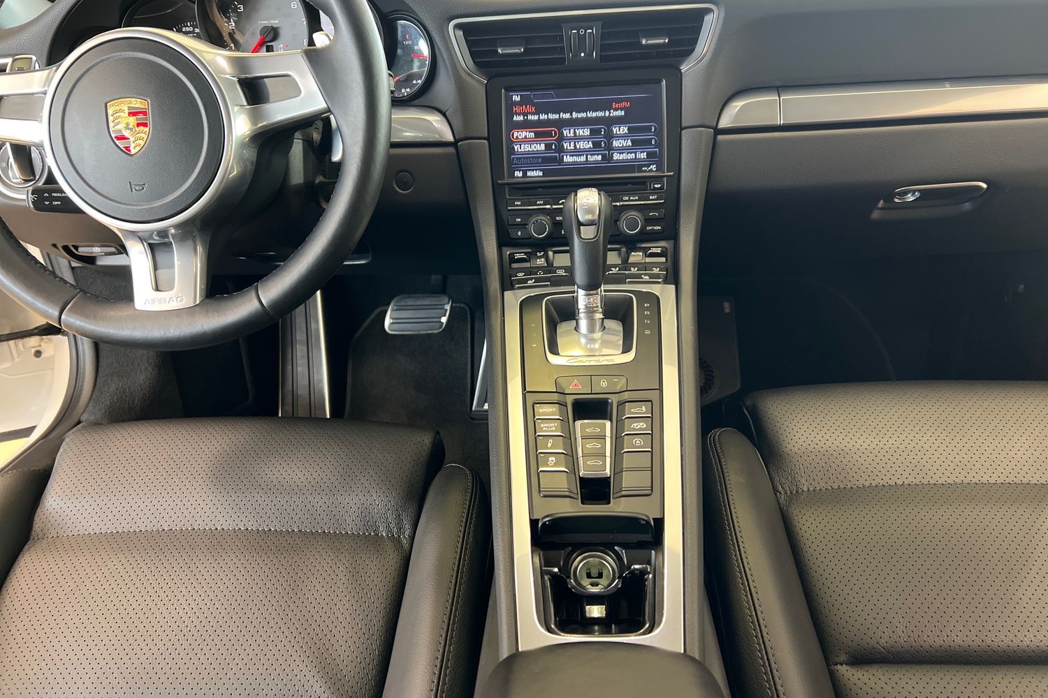 Car image 12