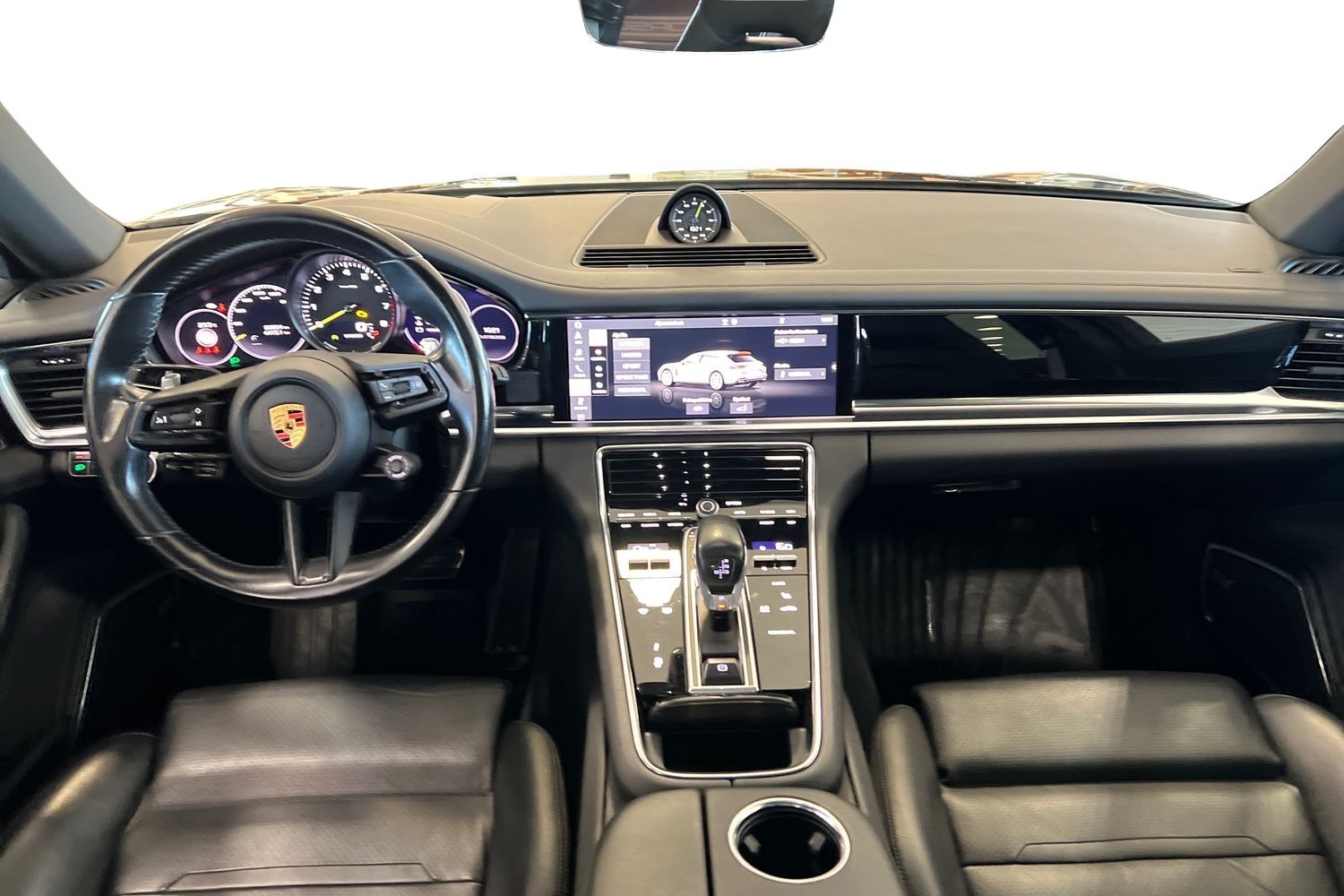 Car image 10