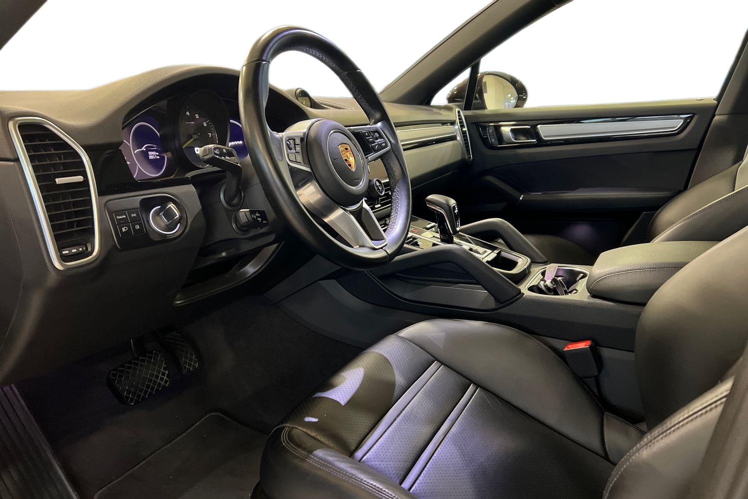 Car image 8