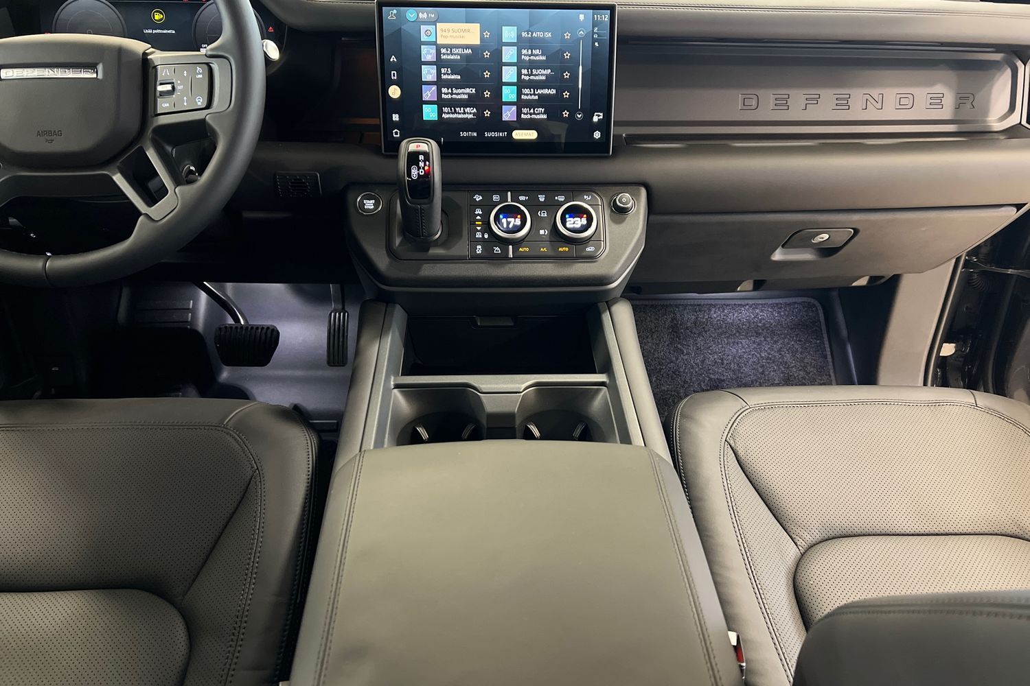 Car image 12