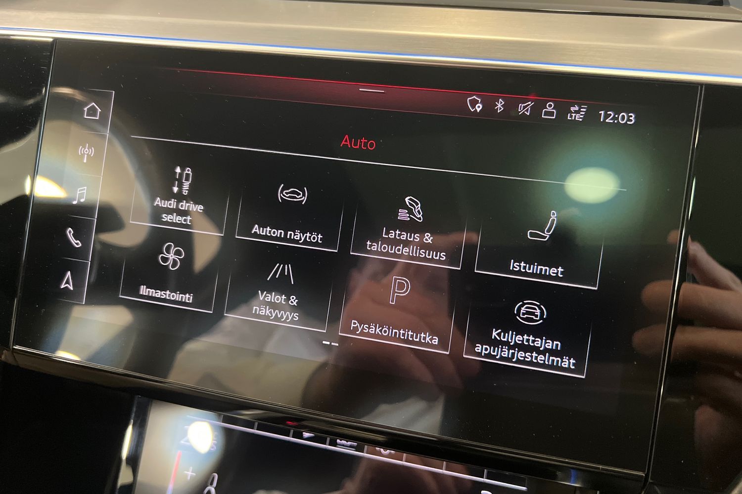 Car image 15
