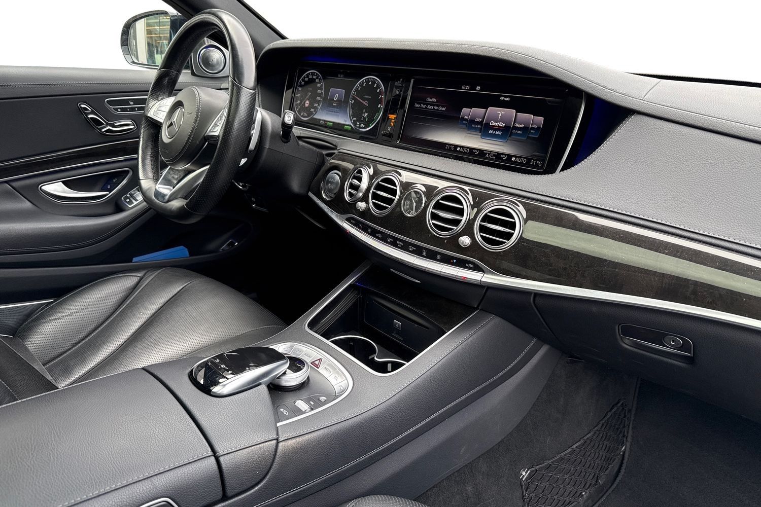 Car image 11