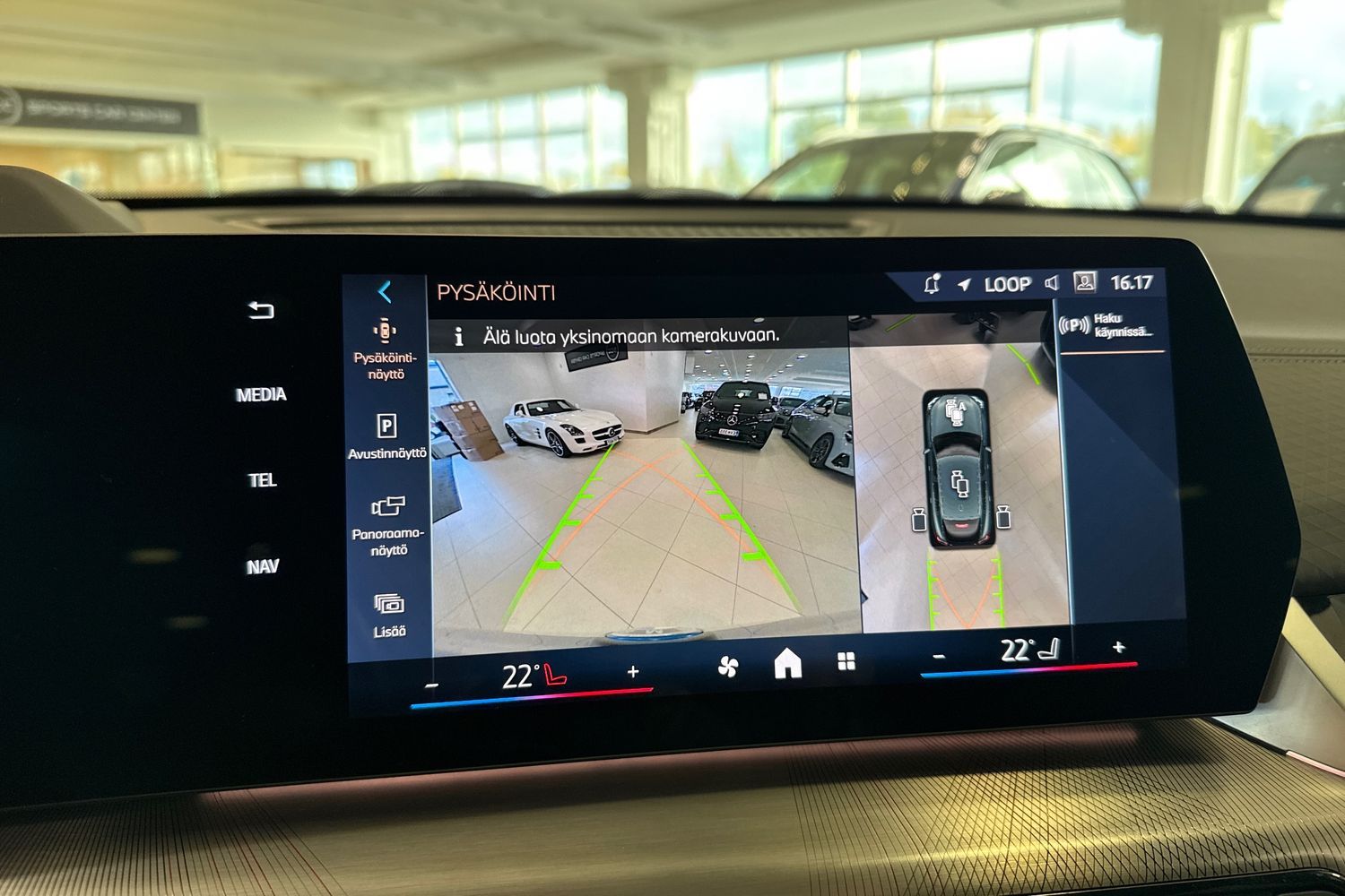 Car image 18