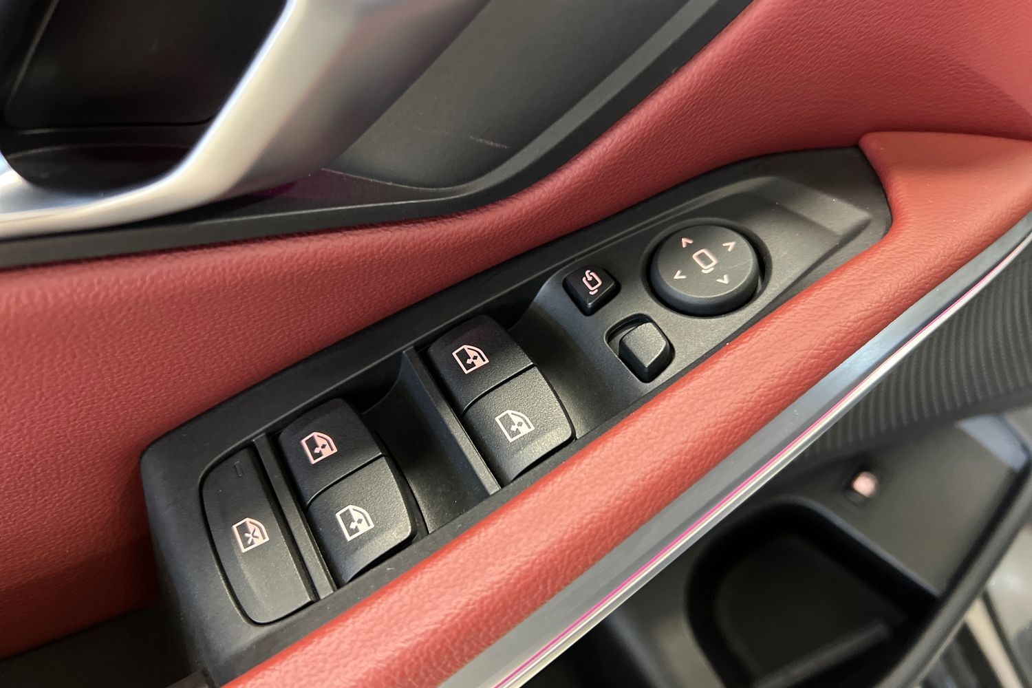Car image 14