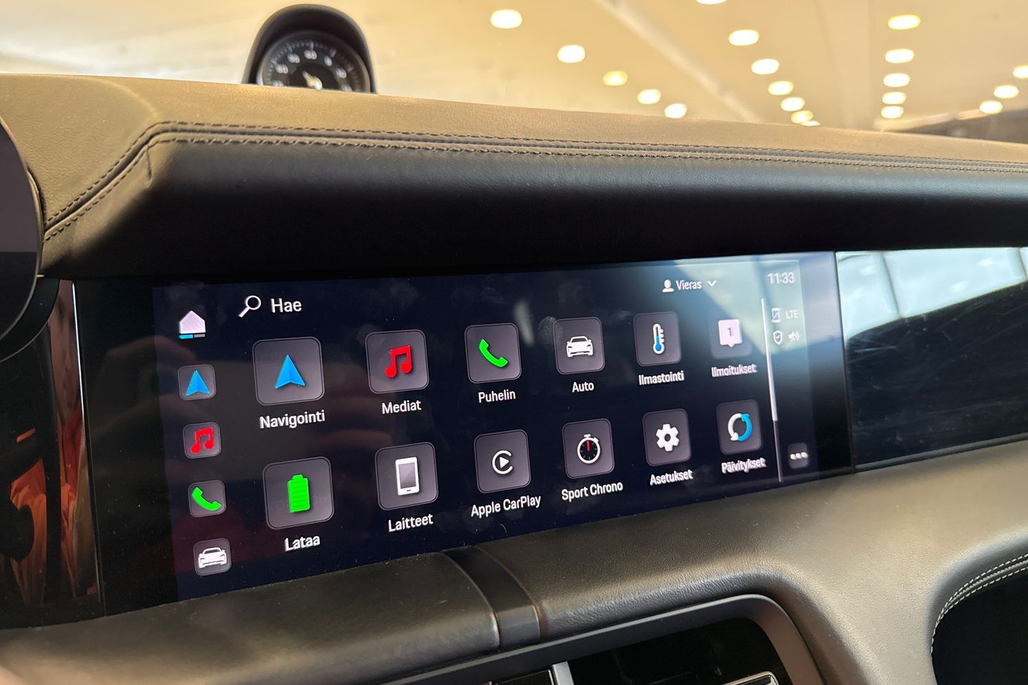 Car image 14
