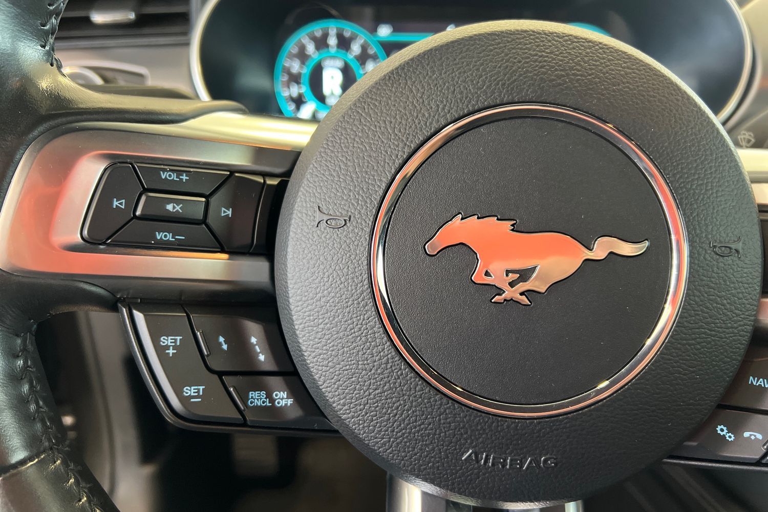 Car image 19