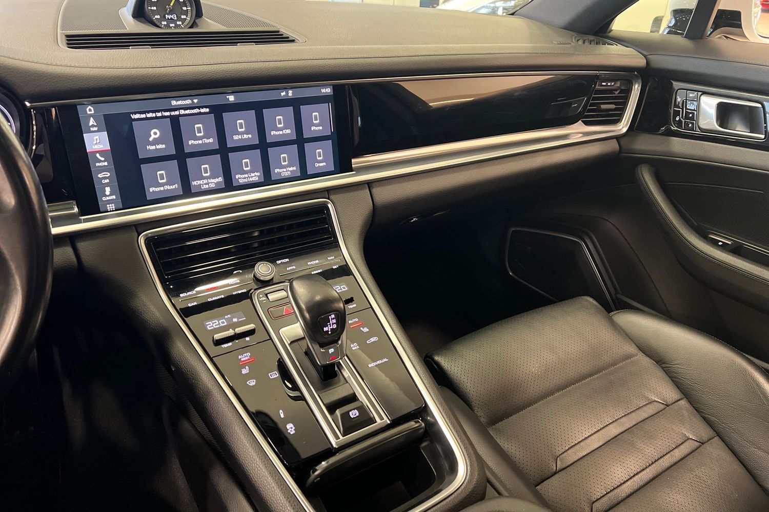 Car image 13