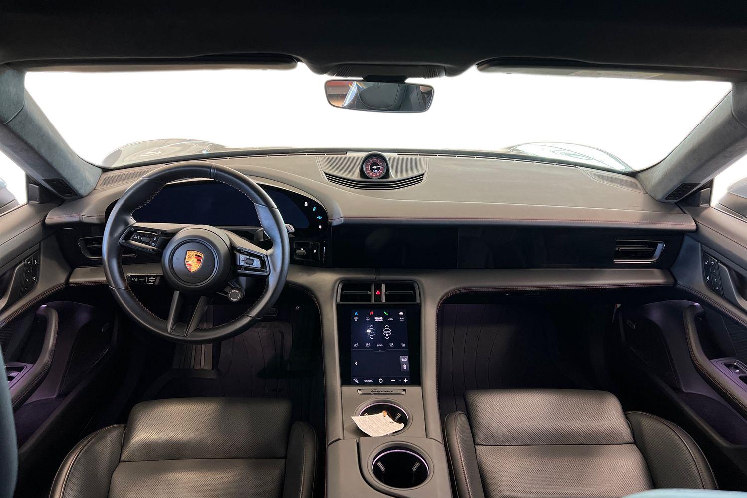 Car image 10