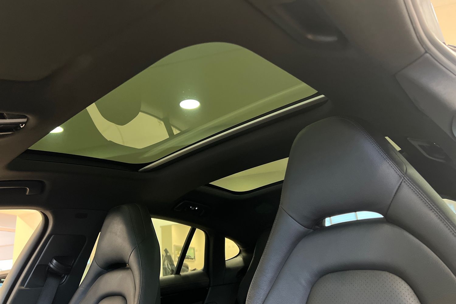 Car image 30