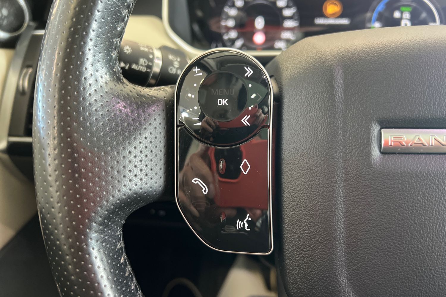 Car image 19