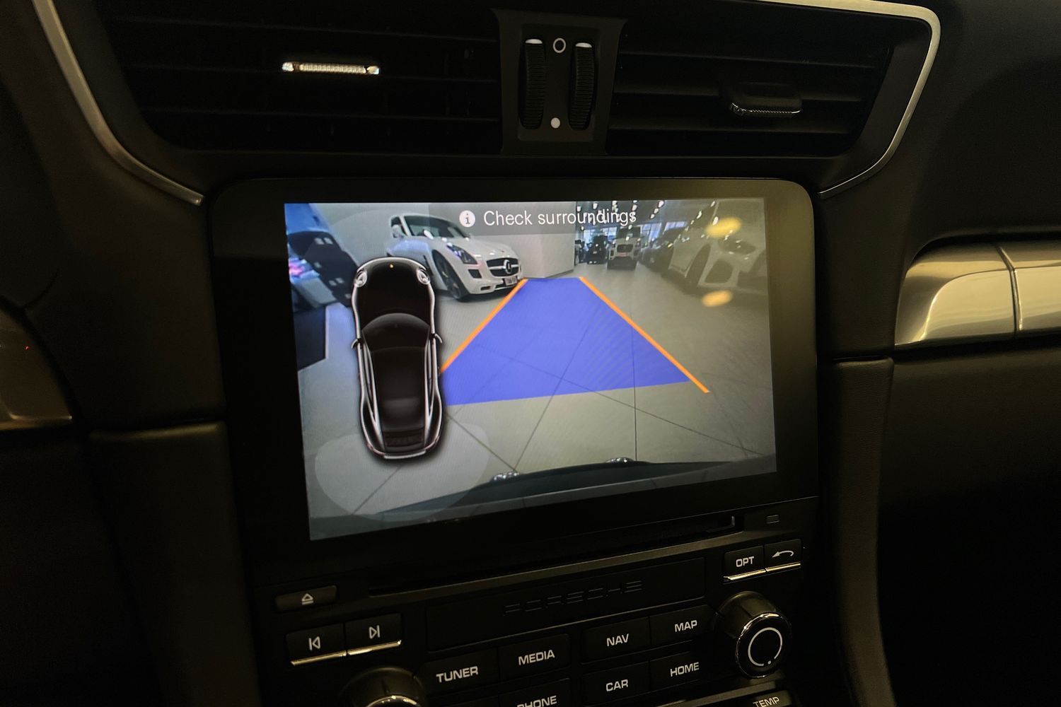 Car image 17