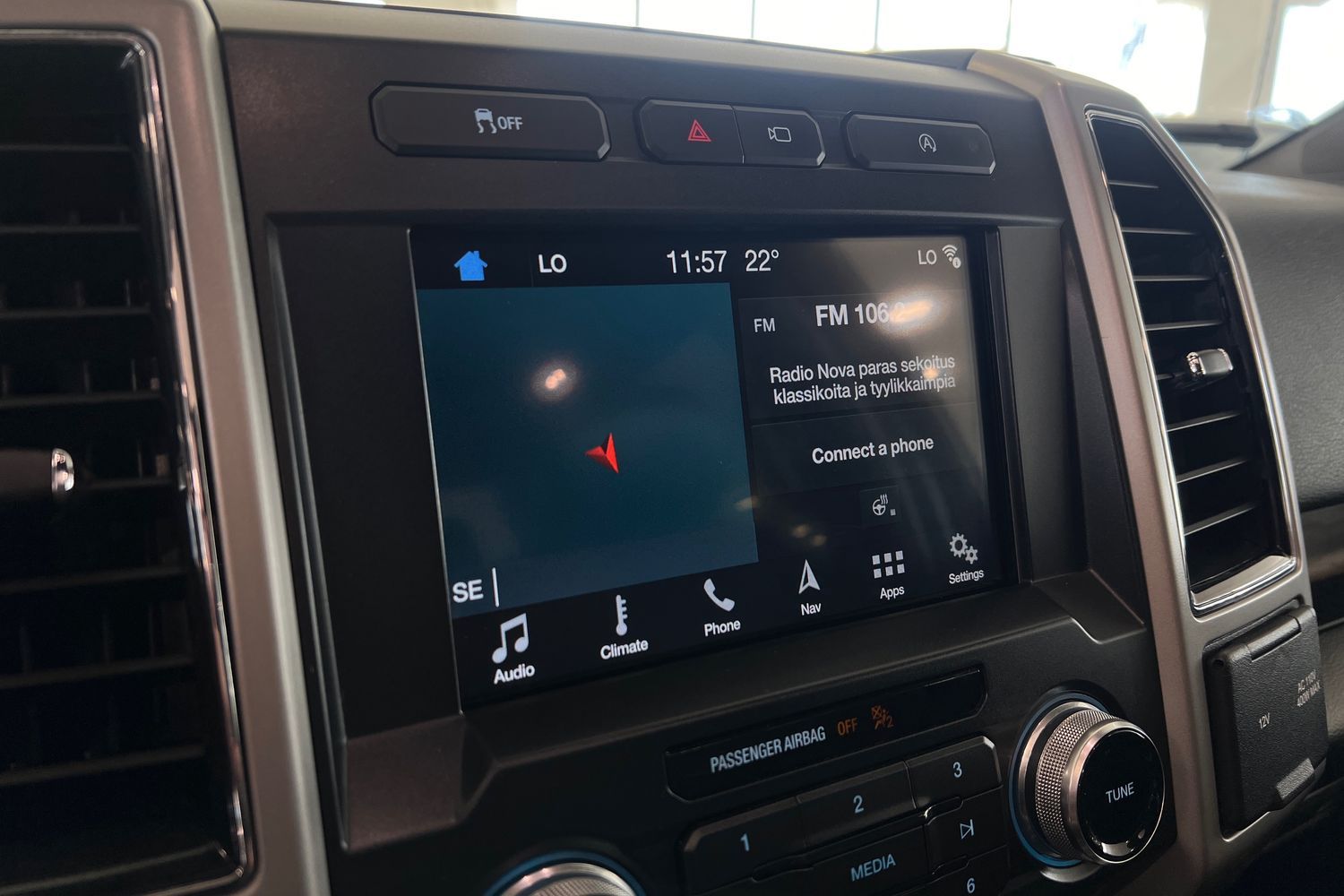Car image 15