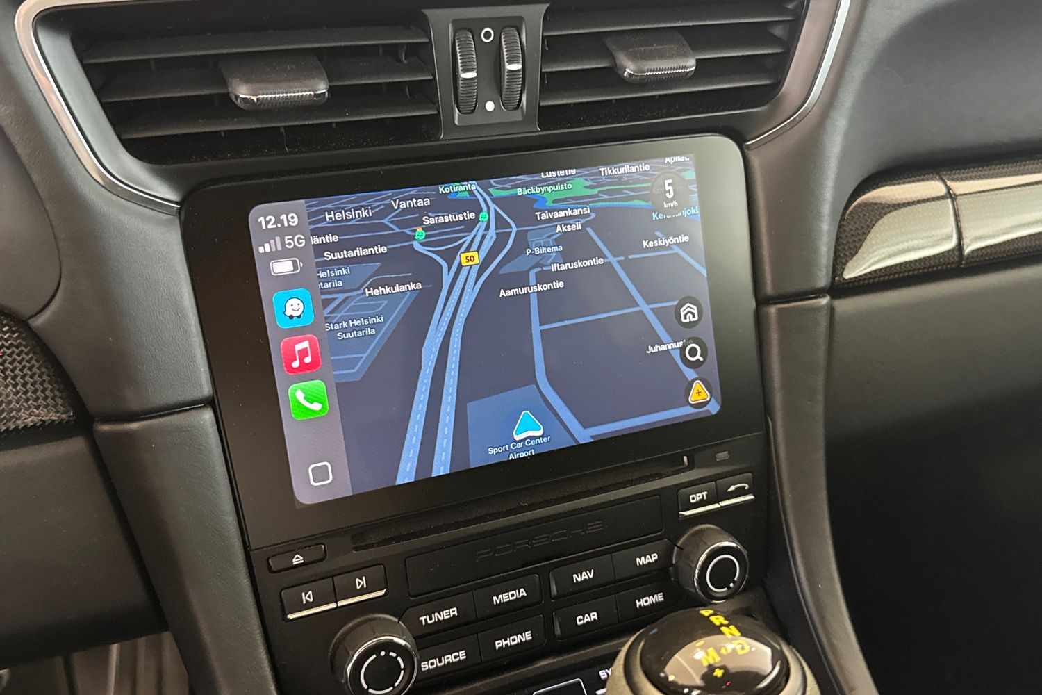 Car image 15