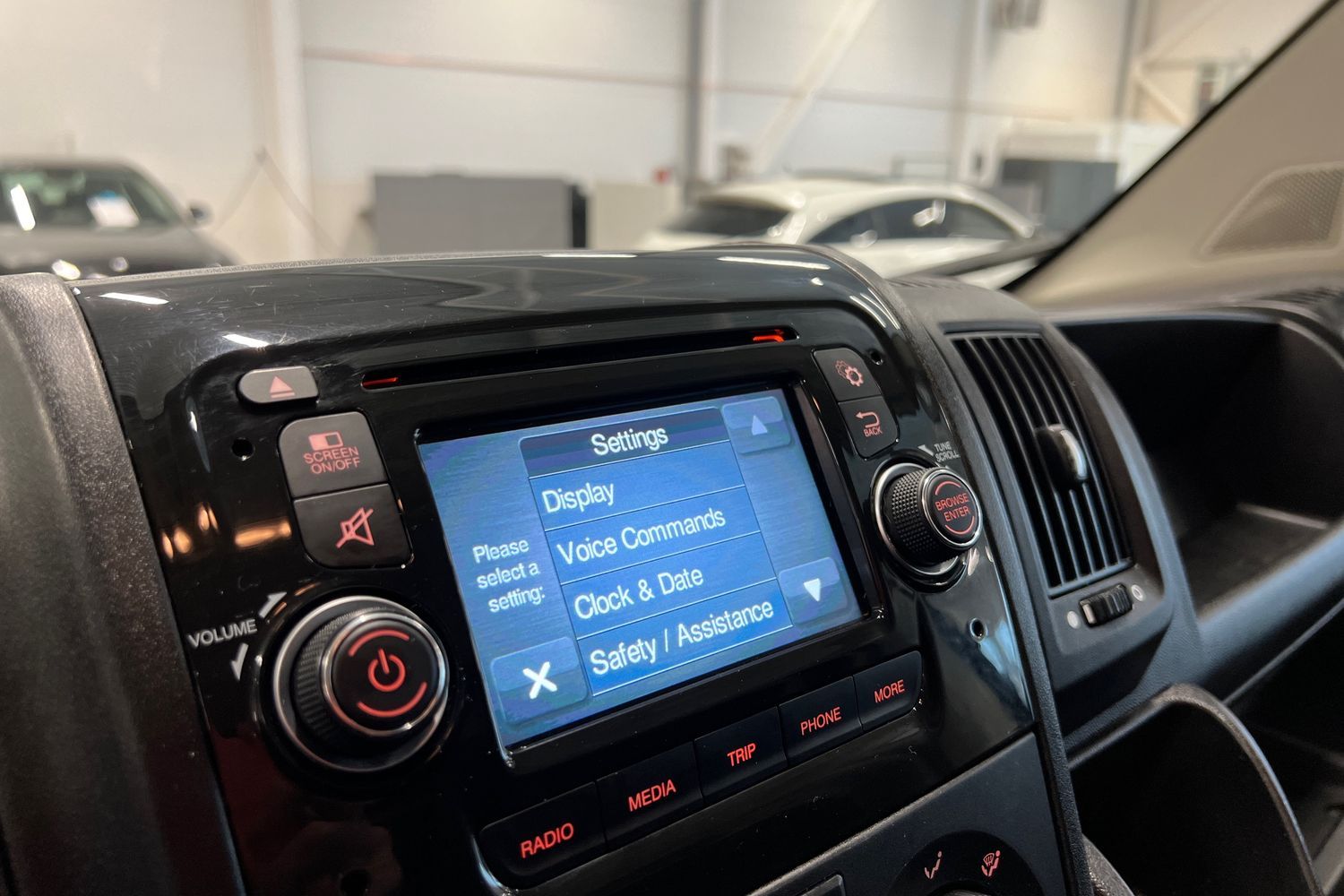 Car image 14