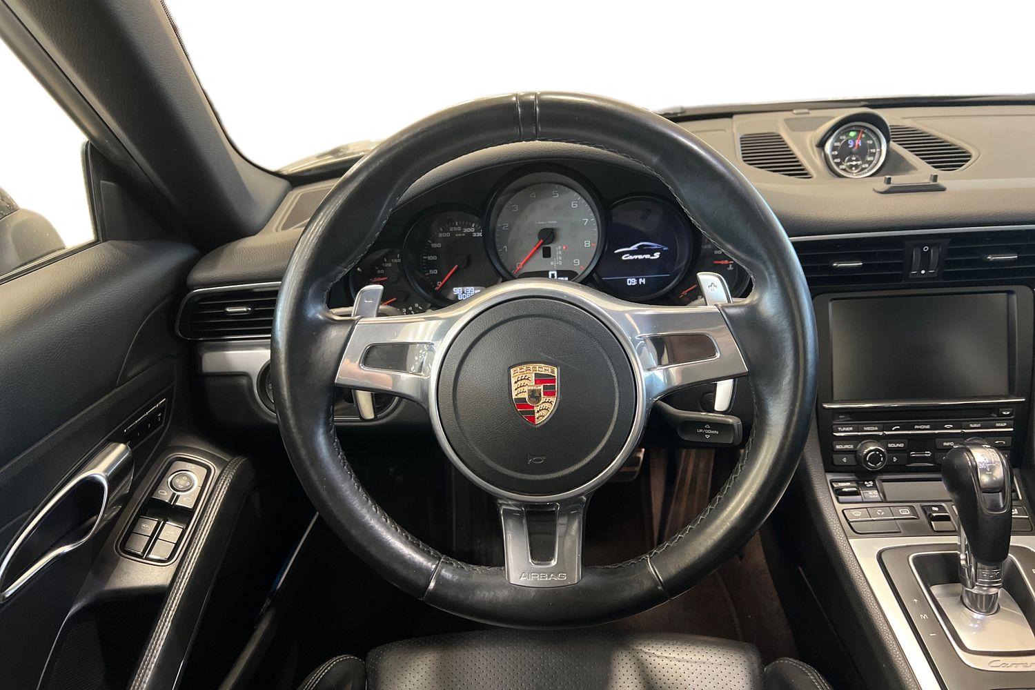 Car image 9