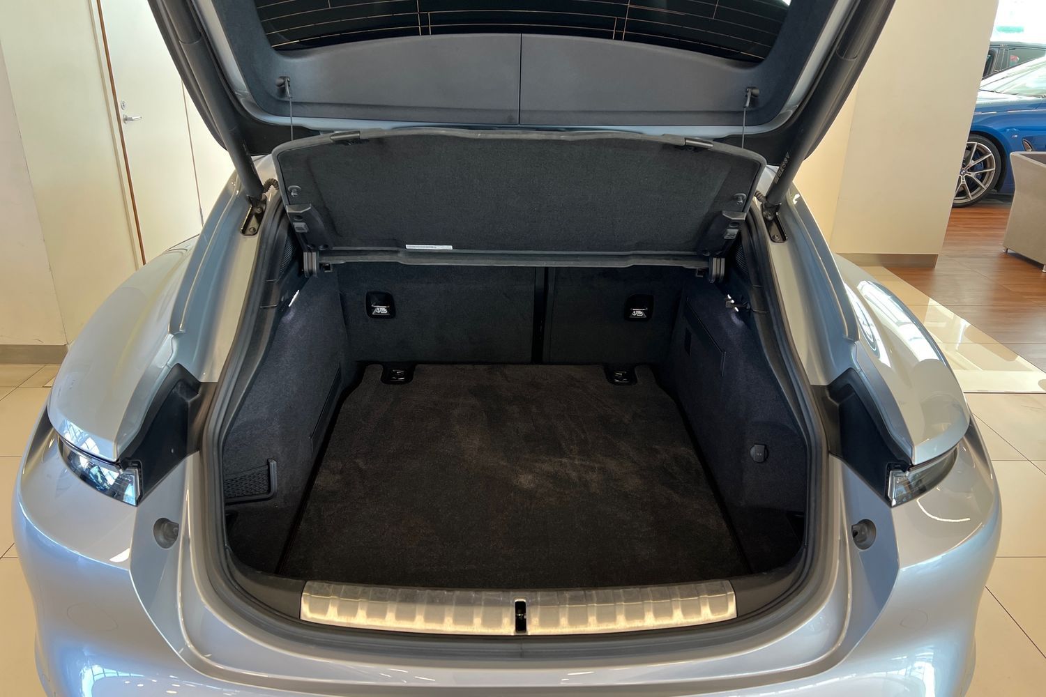 Car image 22